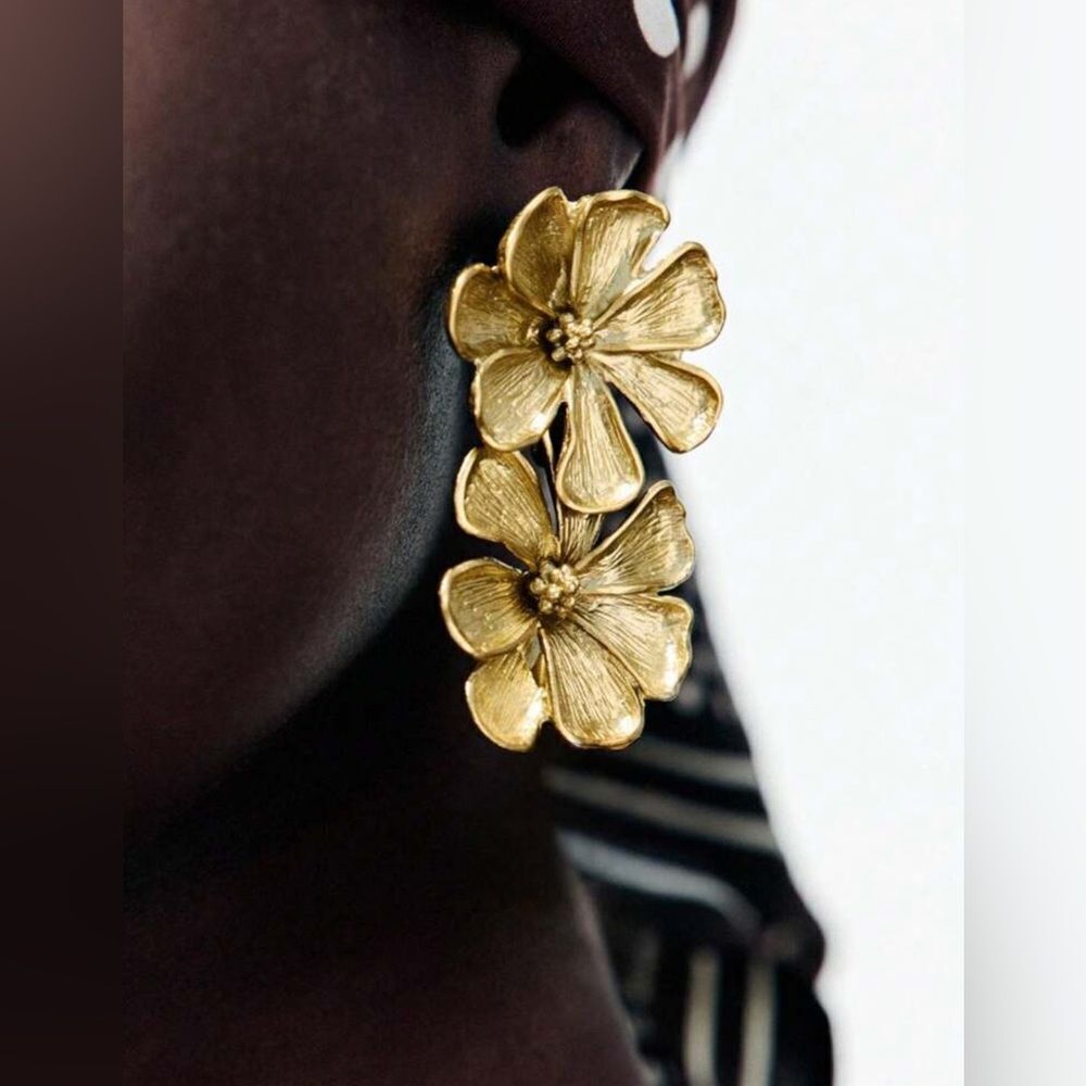 Gold Floral Earrings S1193